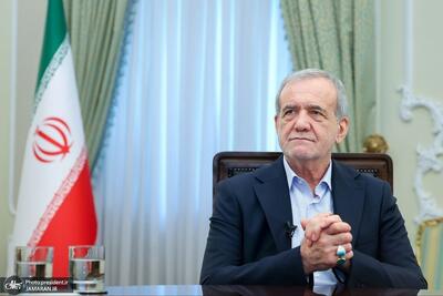 پزشکیان در گفتگو با شبکه تلویزیون دولتی جمهوری آذربایجان: با تمام وجود به برادران و خواهران‌مان در جمهوری آذربایجان عشق می‌ورزیم/ ایران را سرزمین دوم آذری‌ها می‌دانیم/ نباید اجازه دهیم دعواهای کودکانه و رفتارهای نسجنیده یک عده  موجب اختلاف شود