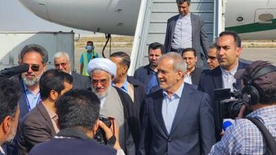 پزشکیان در فرودگاه بندرعباس: آمدیم تا از نزدیک ببینیم اگر مسئله‌ای است که بتوان در دولت بررسی کرد، پیگیری کنیم