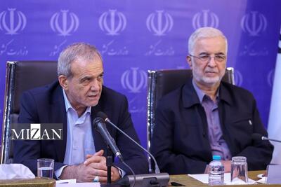 پزشکیان: استمرار وضعیت فعلی و نگهداری حجم بالای کانتینرها بدون ساماندهی در بنادر پذیرفتنی نیست