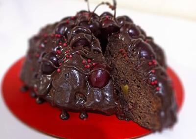 طرز تهیه درست کردن کیک گیلاس شکلاتی تیره خوشمزه و عالی + فیلم
