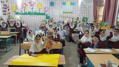 پویش «کتاب و عیدی به یک دوست خوب» در لرستان اجرا شد