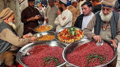 طبخ غذای محلی با نخود و لوبیا توسط پیرمرد ۸۰ ساله در پاکستان (فیلم)