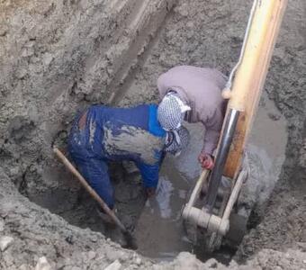 عملیات تعویض بیست متر از خط انتقال معیوب آب در رباط کریم انجام شد