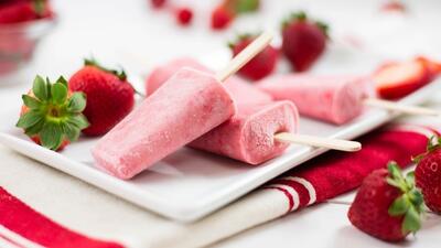 طرز تهیه بستنی ژله‌ای توت فرنگی