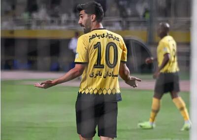 مثل مهاجم پرسپولیس چه پنالتی قشنگی زدی!