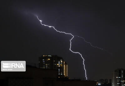 توده تندری در راه تهران؛ باران شدید می‌بارد