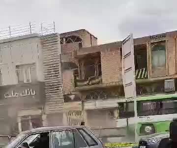 سرقت اتوبوس توسط یک نوجوان در کرمان و له کردن خودروهای مردم!