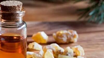 خواص شگفت‌انگیز روغن مصطکی برای زیبایی
