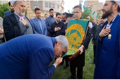 اهتزاز پرچم امام رضا(ع) همزمان با آغاز دهه کرامت در ارومیه