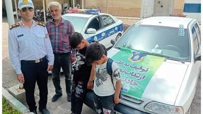 رانندگی پرخطر پسر ۱۲ ساله؛  این کودک با پراید کودک دیگری را زیر گرفت/ عکس
