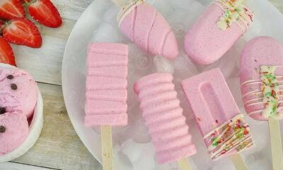 طرز تهیه بستنی ژله‌ای توت‌ فرنگی+ نکات و فوت‌وفن‌ ها