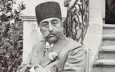 عکس کمتر دیده شده از مظفّرالدین شاه قاجار در اواخر عمر روی ویلچر