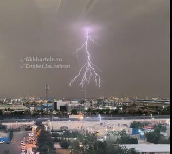 عکس؛ ثبت لحظه رعد و برق در هنگام طوفان تهران
