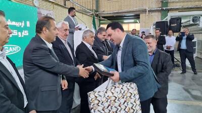 نخبگان کارگری استان سمنان تجلیل شدند