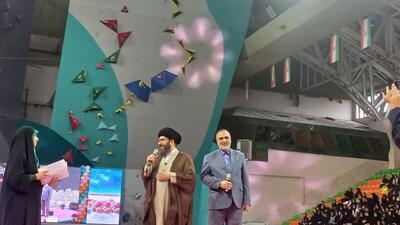 امام جمعه زنجان:دختران ایرانی در عرصه‌های مختلف افتخارآفرین هستند