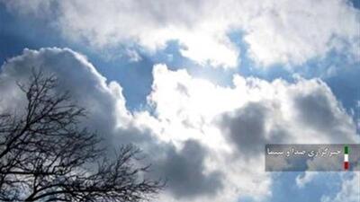 آسمان نیمه ابری همراه با وزش باد شدید و گرد و خاک در قم