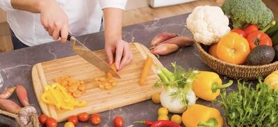 خطرات پنهان سالادهای خام؛ از عفونت‌های انگلی تا مشکلات گوارشی
