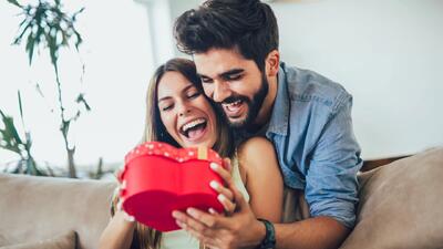 بهترین کادو برای دوست دختر: ۱۰ ایده کادو برای سورپرایز دوست دختر