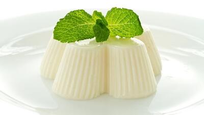 طرز تهیه ژله سفید با 2 روش ساده و خوشمزه