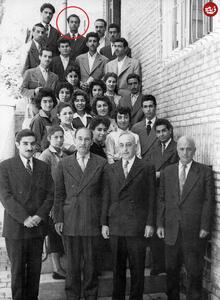 عکس/ استایل دیده نشده از دکتر شریعتی ۶۷ سال پیش در کنار همکلاسی‌هایش | اقتصاد24