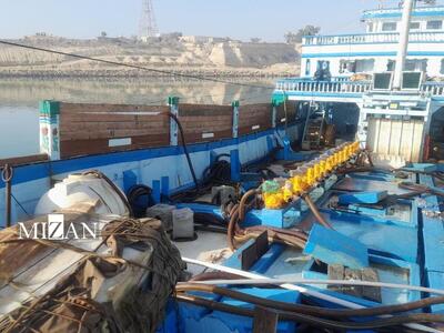 توقیف یک فروند شناور حامل ۴۰۱ هزار لیتر سوخت قاچاق توسط نیروی دریایی سپاه در آب‌های خلیج فارس