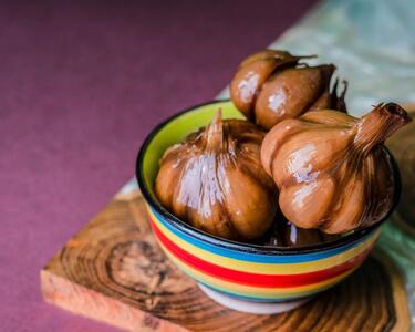 طرز تهیه سیر ترشی فوری جوری که انگار 7 سالست