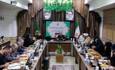 آمادگی خدام برای برنامه‌های دهه کرامت در حرم رضوی