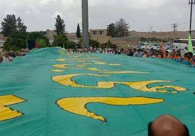 اهتزاز پرچم امام رضا (ع) بر بام شهرستان بیرجند - تسنیم