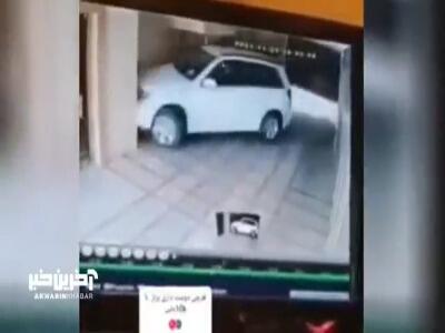 تصادف ماشین و موتور داخل پارکینگ!