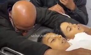 وداع تلخ پدر فلسطینی با فرزندانش در پی حملات هوایی به غزه
