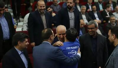 آشتی‌کنان مهدی تاج و خداداد عزیزی در مشهد