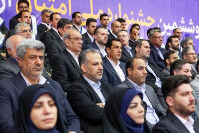 حضور رئیس و دبیر کانون عالی کارگران بازنشسته تامین اجتماعی در دیدار رئیس جمهور با کارگران(عکس)