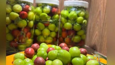 طرز تهیه ترشی گوجه سبز خوشمزه و خانگی