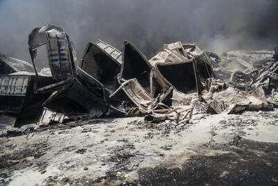 چشم به راه مفقودان؛ ادامه آواربرداری در بندر رجایی ۵ روز پس از حادثه و امکان افزایش تعداد کشته شدگان اجساد بیشتری پیدا شود | اقتصاد24