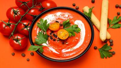 طرز تهیه سوپ گوجه فرنگی فرانسوی؛ پیش‌غذای خوشمزه و مجلسی با طعمی خاص