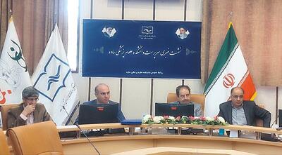 مطالبات کادر درمان ساوه و زرندیه به پنج ماه کاهش یافت