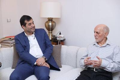 عکس | حضور احمد دنیامالی در خانه اسطوره پرسپولیس - پارس فوتبال