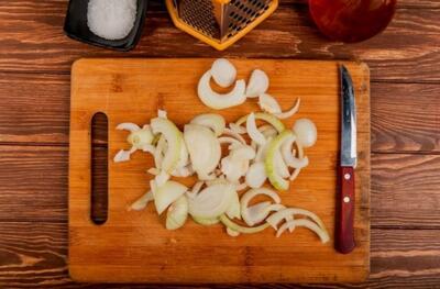 چطور شیرینی اضافی غذا رو بگیریم؟ از پیاز تا رب گوجه!