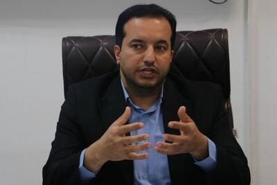 هنرمندان، معلمان جامعه هستند