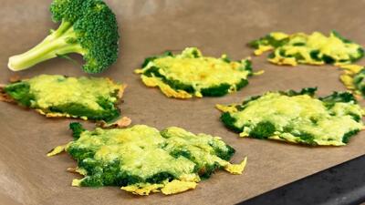 طرز تهیه چیپس خانگی با بروکلی و پنیر سالم و بی خظر