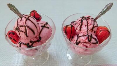 طرز تهیه بستنی توت فرنگی خانگی