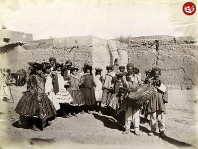 عکس/ نمایی جالب و دیدنی از یک عروسی در کردستان و دوران قاجار با موسیقی و رقص کردی | اقتصاد24