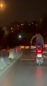 حرکات عجیب و خطرناک راکب موتورسیکلت در بزرگراه امام علی تهران