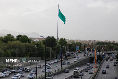 اهتزاز پرچم رضوی در همدان