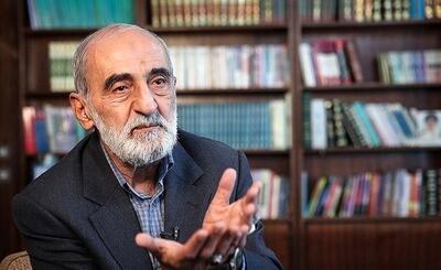 شریعتمداری: فریب مکانیسم ماشه، تفنگ بی فشنگ است