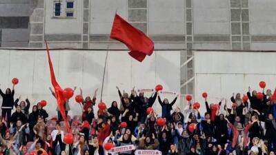 زنان نساجی چی و تشویق لوان پولی - پارس فوتبال