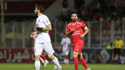 VAR علیه نساجی؛ هوادار سقوط کرد - پارس فوتبال