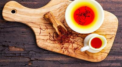 چند روش باورنکردنی برای دم کردن زعفران ؛ ببین چه رنگی پس میده