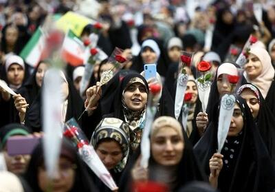 اجتماع با شکوه دختران دانشجو در حرم حضرت معصومه(س)- فیلم فیلم استان تسنیم | Tasnim