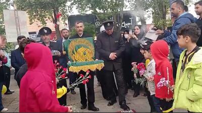 پرچم‌گردانی حرم مطهر رضوی در میان دلدادگان بابلی + فیلم